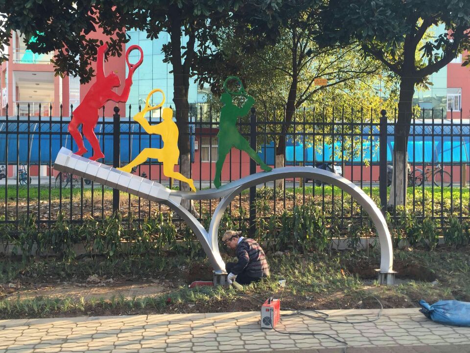 �Ͼ����ܹ�˾Մ���ڌW(xu��)У�O(sh��)�õ�������Щ���x��